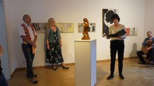 Dr. Eva Maria Stange übergibt-3.000 € fü den Tag der Kunst 2019