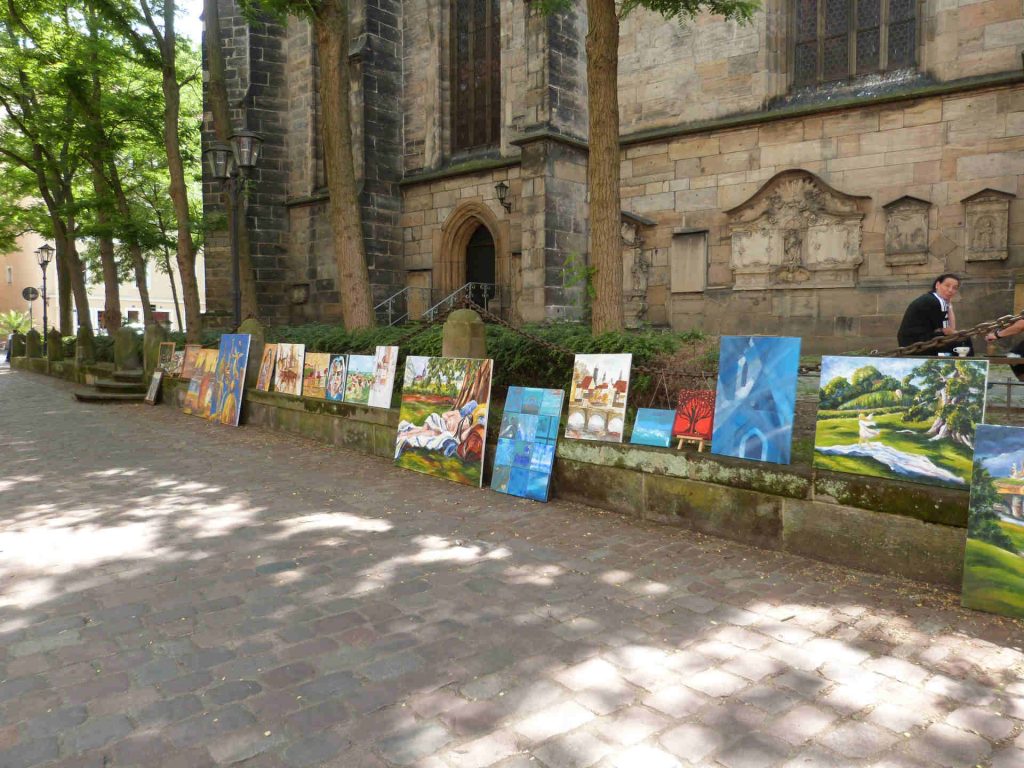 der Kirchplatz wird zum Freiluft-Atelier